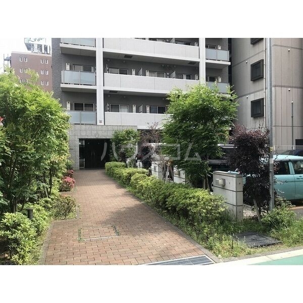 26/30 エントランス