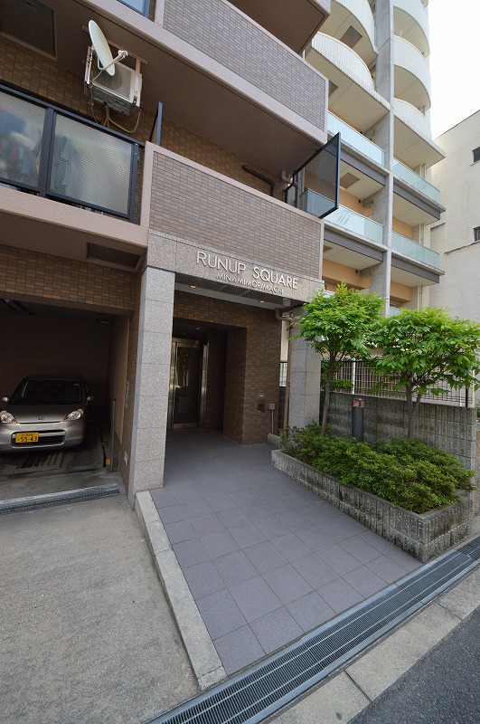 21/30 エントランス