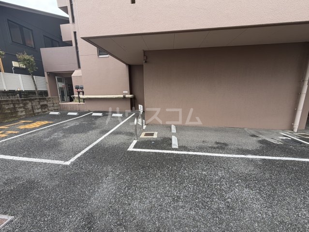 28/30 駐車場