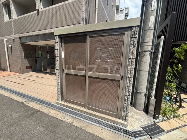 27/30 エントランス