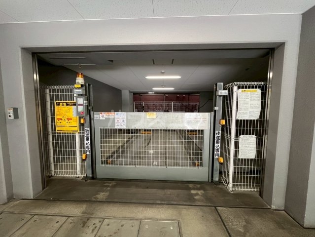 23/30 駐車場