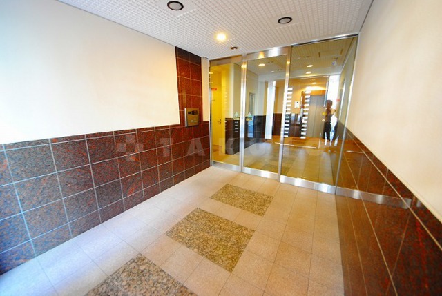 28/30 エントランス