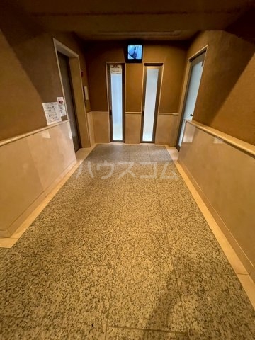 21/30 エントランス