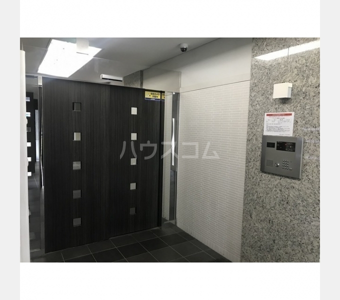 24/30 エントランス