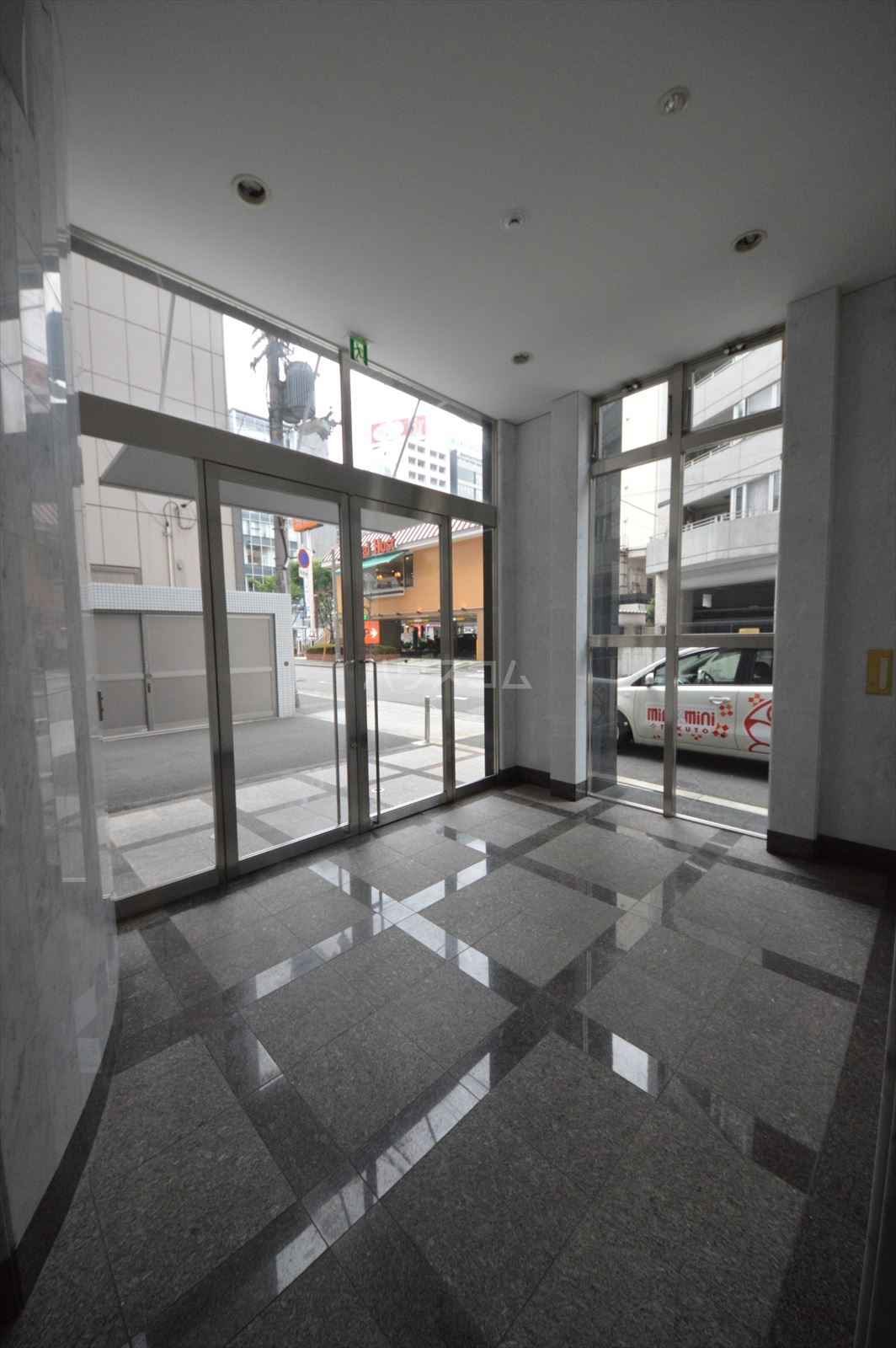 26/30 エントランス