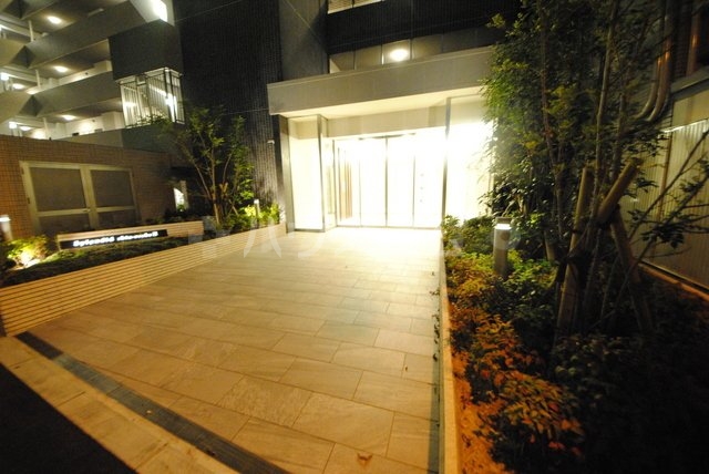 18/28 エントランス