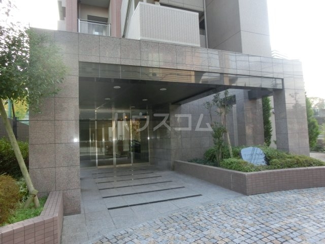 21/30 エントランス