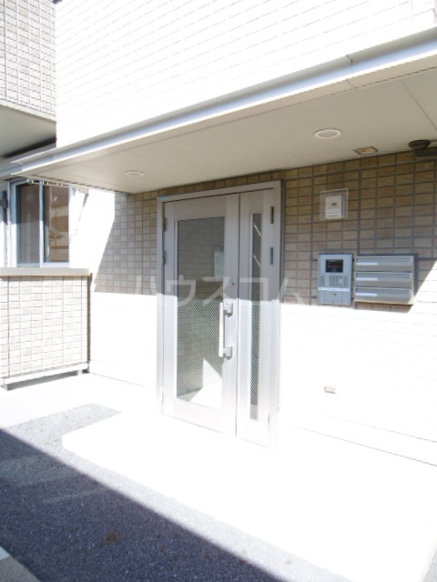 23/30 エントランス