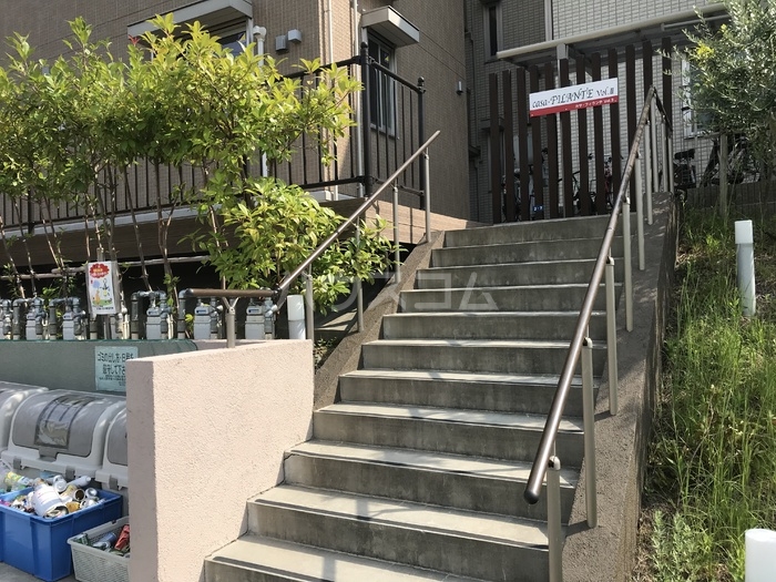 26/30 エントランス