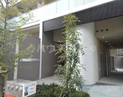 21/30 エントランス