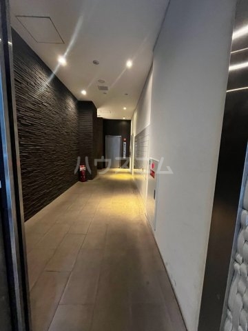 28/30 エントランス