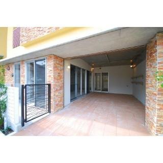 22/26 エントランス