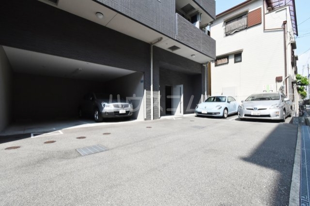 28/30 駐車場