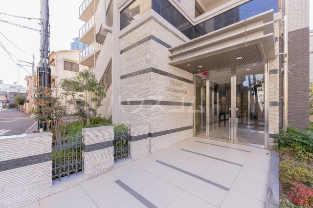 24/30 エントランス