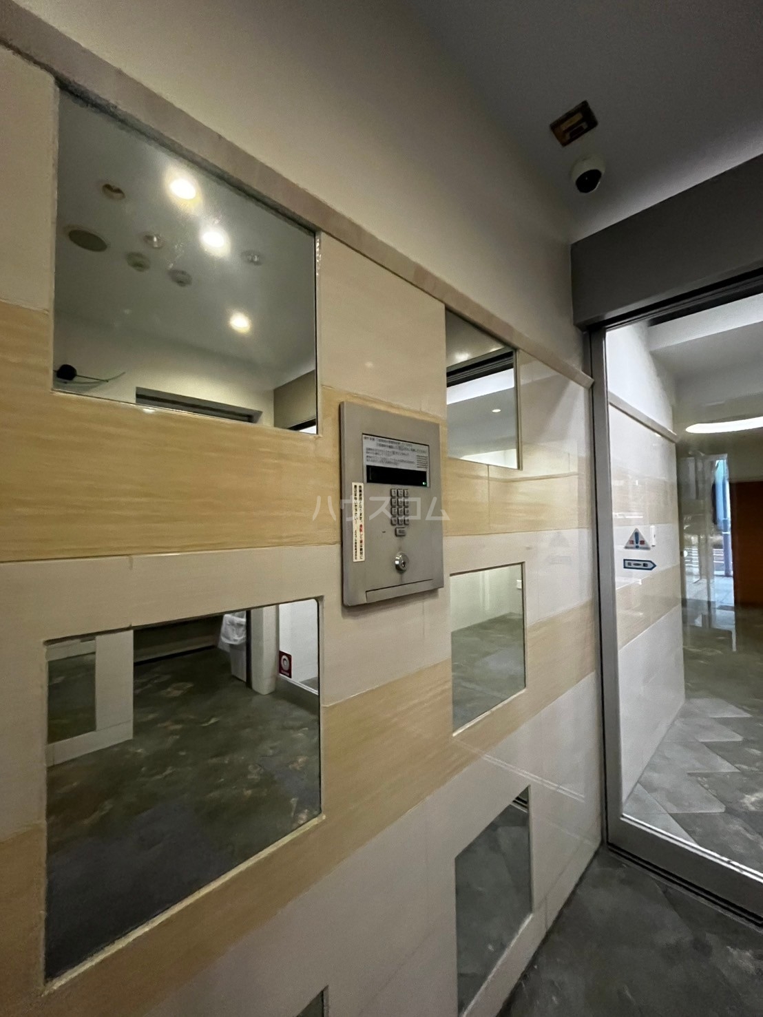 22/30 エントランス