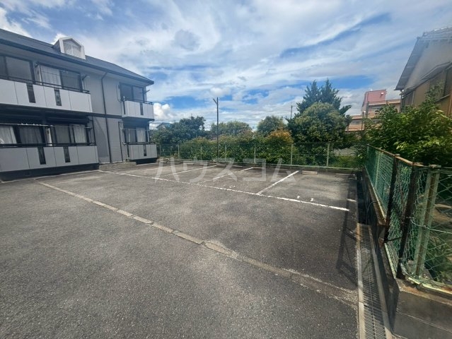 28/30 駐車場