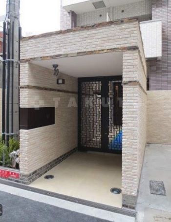 22/30 エントランス