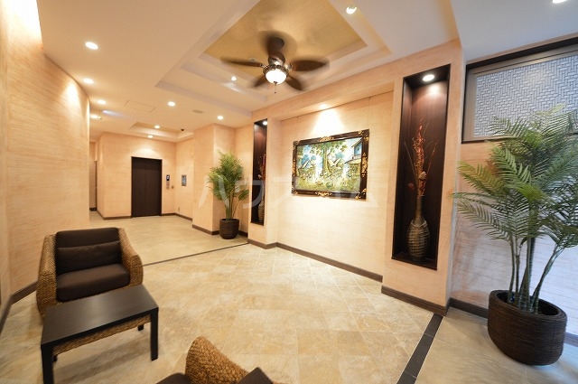 23/30 エントランス