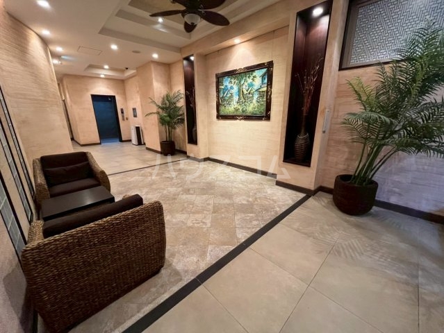 21/30 エントランス