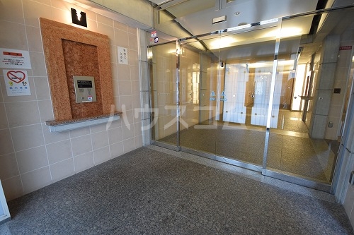 23/30 エントランス