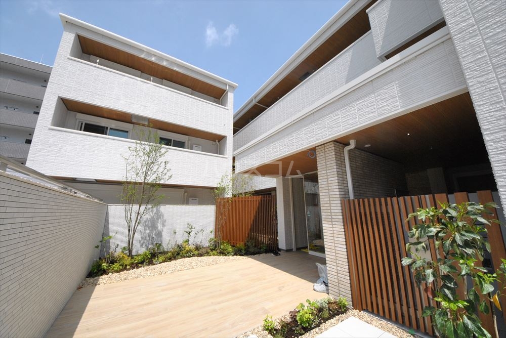 25/30 エントランス