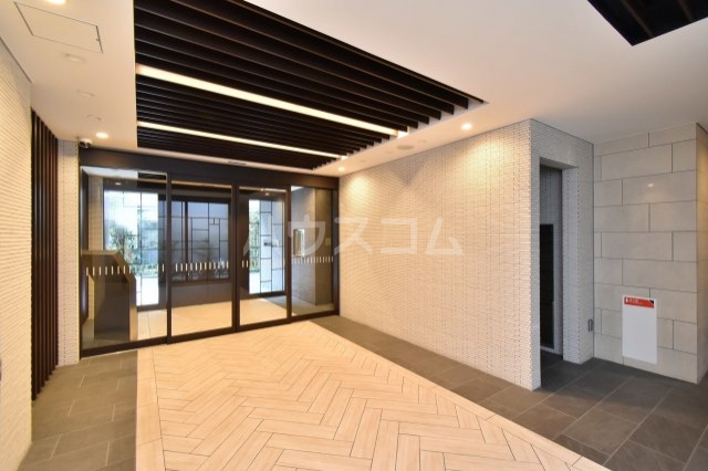 28/30 エントランス