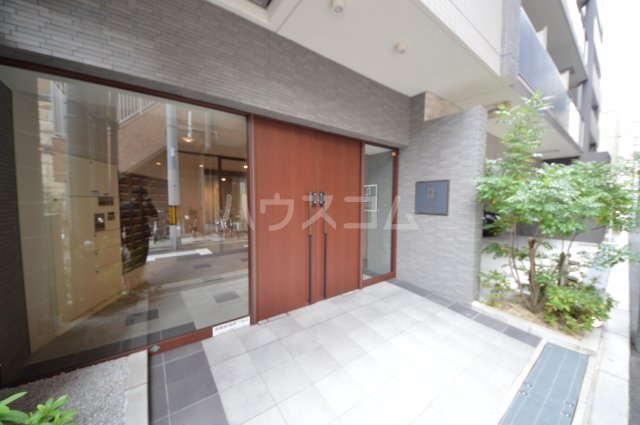 23/30 エントランス