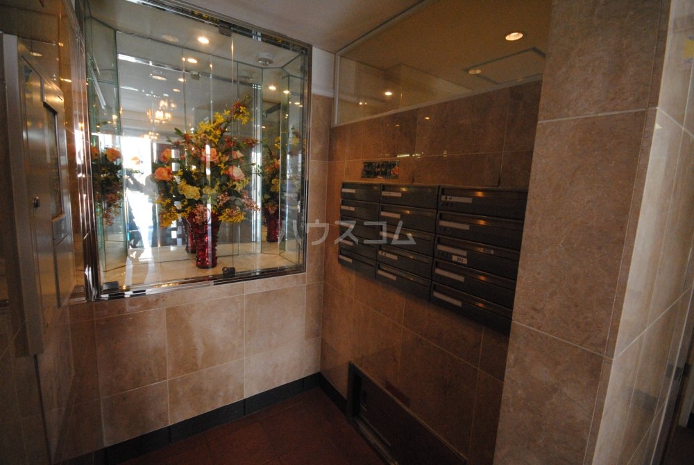 24/30 エントランス