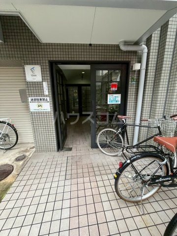 22/30 エントランス