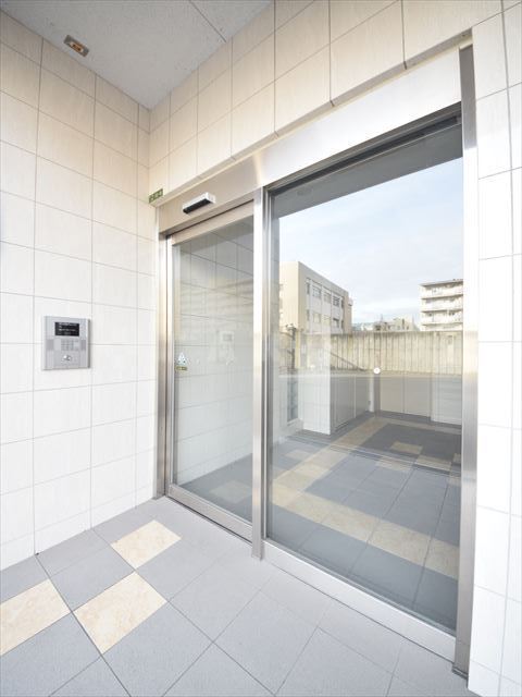 24/30 エントランス