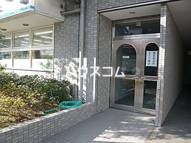 16/25 エントランス