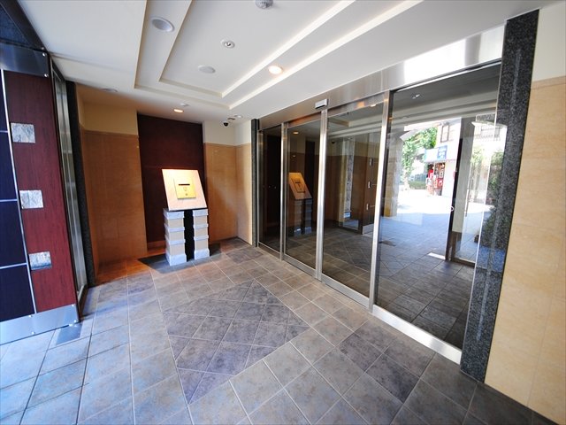 27/30 エントランス