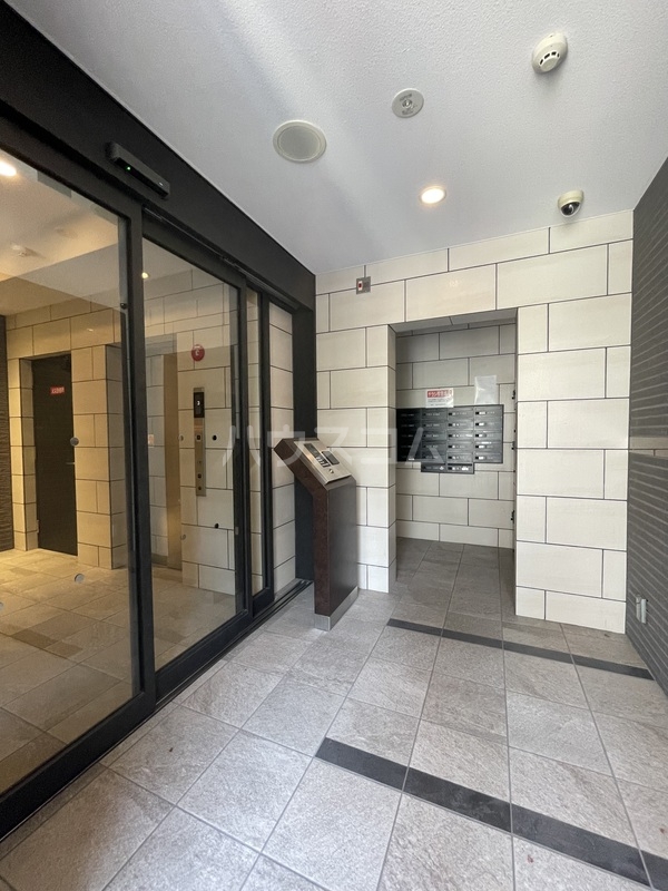 28/30 エントランス