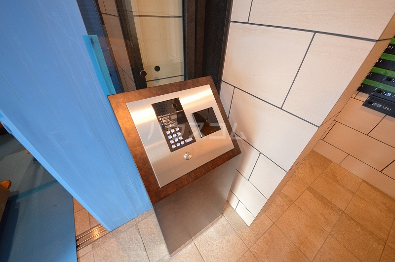 23/30 エントランス