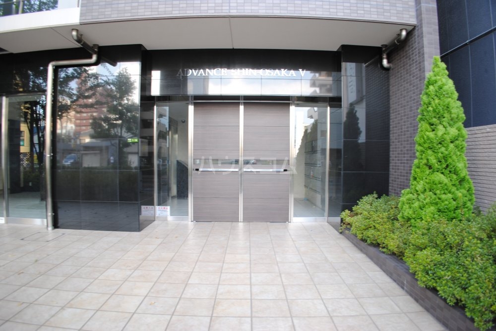 24/30 エントランス