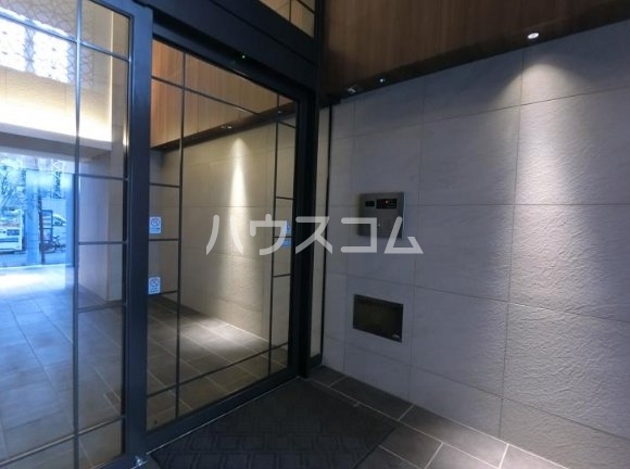 26/30 エントランス