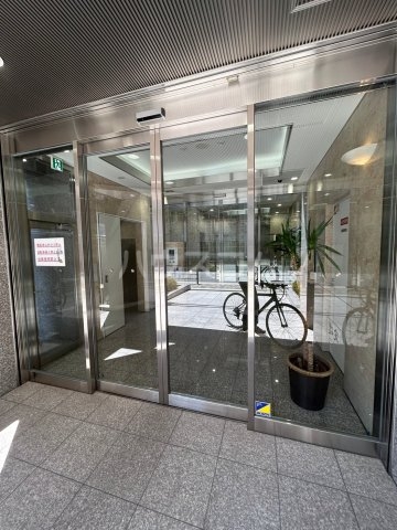 24/30 エントランス