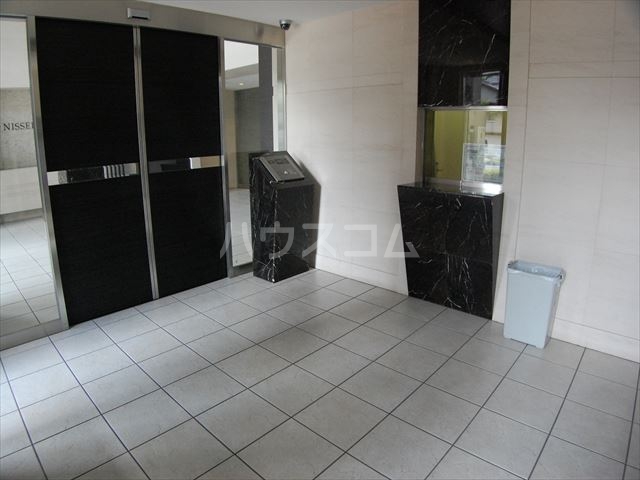 24/30 エントランス