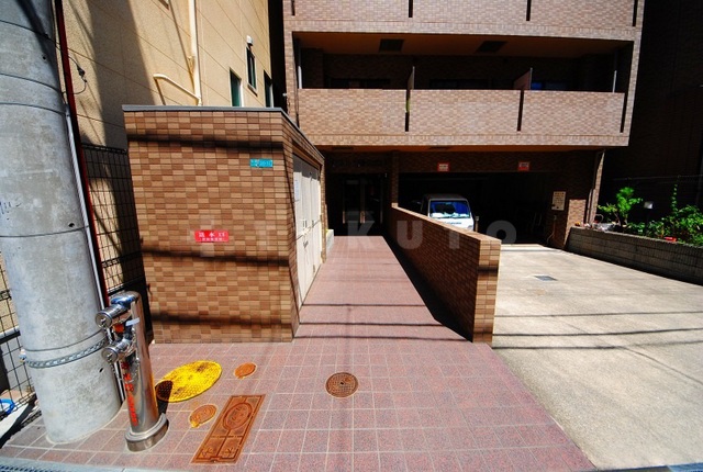 22/30 エントランス