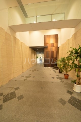 21/30 エントランス