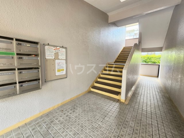 19/27 エントランス