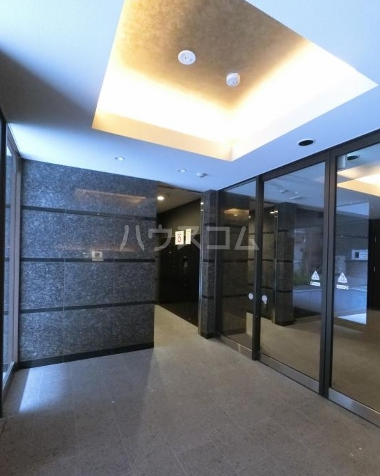 21/30 エントランス