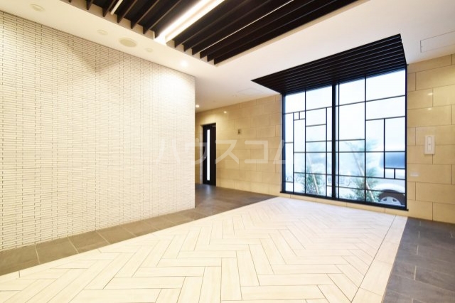 27/30 エントランス