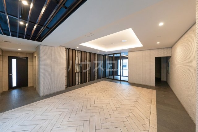 24/30 エントランス