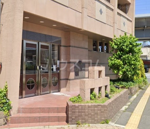 18/28 エントランス