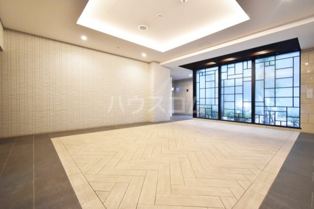 28/30 エントランス