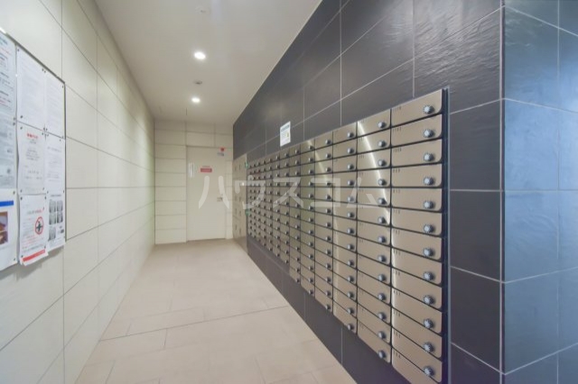 24/30 エントランス