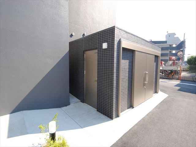 25/30 エントランス