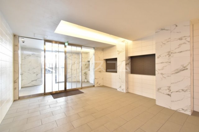 28/30 エントランス