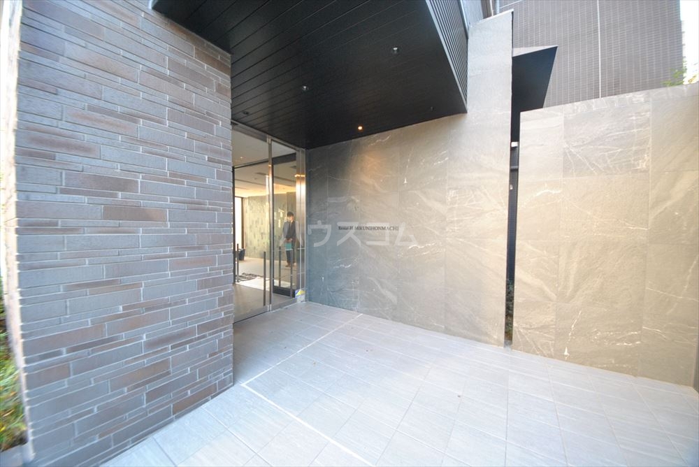 23/26 エントランス